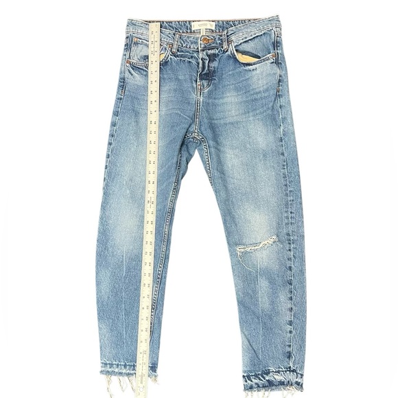 Mango Blue Mid Rise Distressed Jeans w/ exposed hems / Size: 4 / Item# 1-24019 - Picture 4 of 6